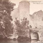 ...avant sa restauration  de 1994 (Documents du site internet du château)