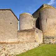 ...de l'ancienne forteresse de Semur-en-Brionnais