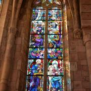 De nombreux vitraux de la nef sont de Jean-Jacques Gruber