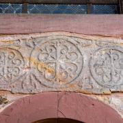 Détail du linteau roman, bas-relief carolingien