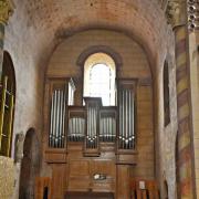 L'orgue de croisée du transept est une reprise...