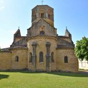 La collégiale romane St Hilaire date du XII° siècle
