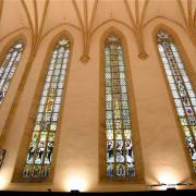 Les vitraux côté sud-est de la nef datent du XIV° siècle