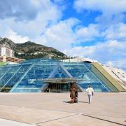 Le forum Grimaldi de Monaco  expose les flammes olympiques des jeux d'été