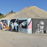 L'art urbain embellit les murs de cette usine