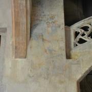 Gros plan de la fresque restaurée à gauche de l'escalier à vis Renaissance