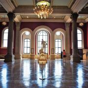 Le hall majestueux d'acceuil du musée et le Prince Albert 1er de Monaco...