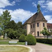 L'église St Pierre, du milieu du XVIII°s, a remplacé un édifice roman