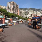 ... du Canada installées sur le port Hercule.