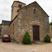 La façade et la  baie en plein cintre du pignon d'origine romane datent du xi s