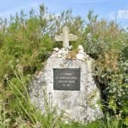 ...228 des 829 prêtres réfractaires  déportés et morts sur l'île