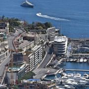 De G à D la montée vers le casino, la sortie du tunnel et la nouvelle chicane du port