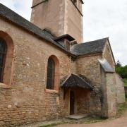 L e côté nord de l'église. L e clocher du xv siecle était encore surmonté...