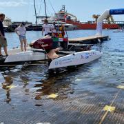 Mise à l'eau du bateau Uni Boat de l'équipe italienne