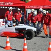 Une formule 1 s'est encastrée violemment dans le mur...