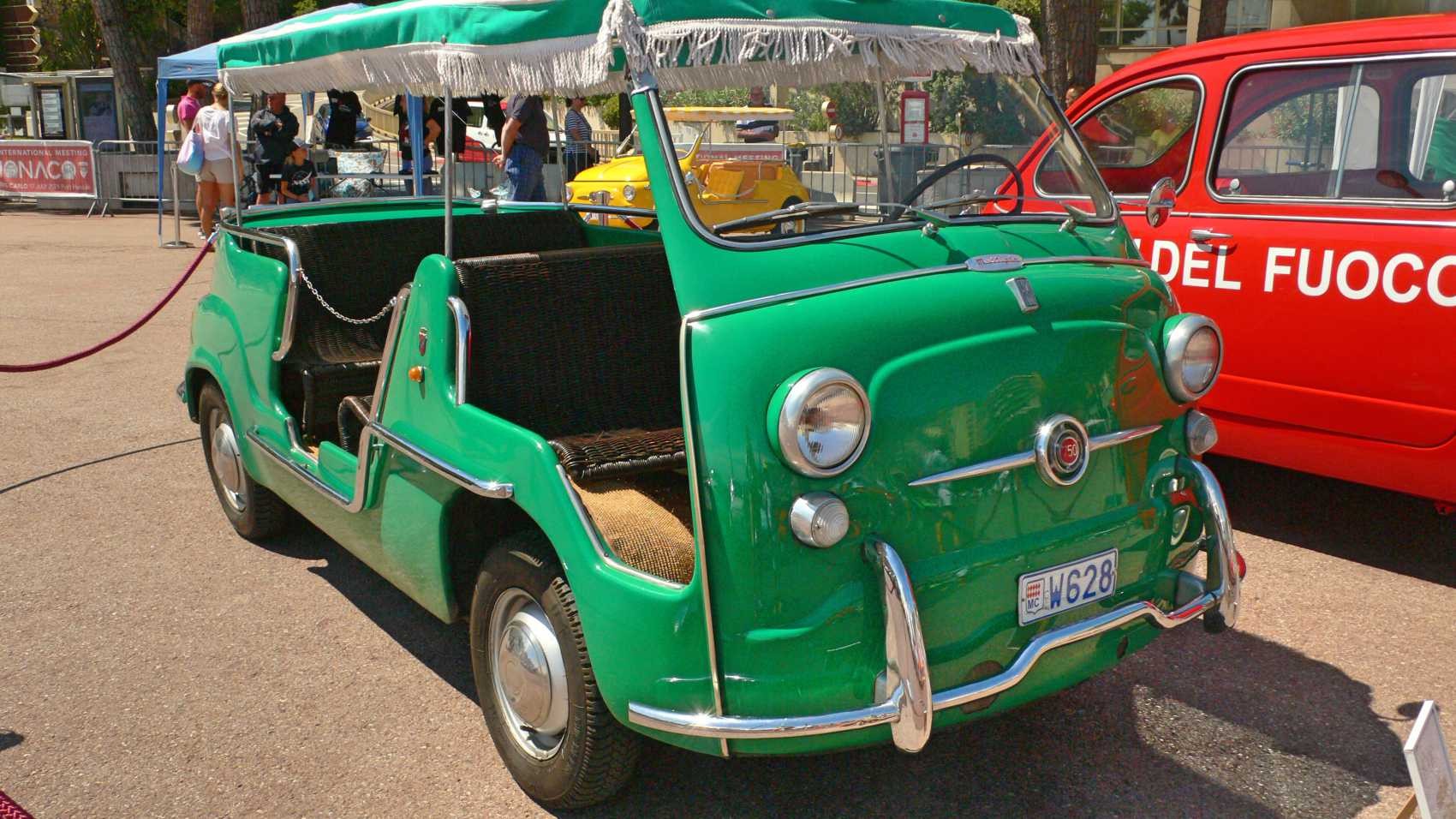 ...la verte est un taxi de plage avec ses fauteuils en osier
