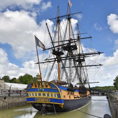 Sa longueur est de 44,2m