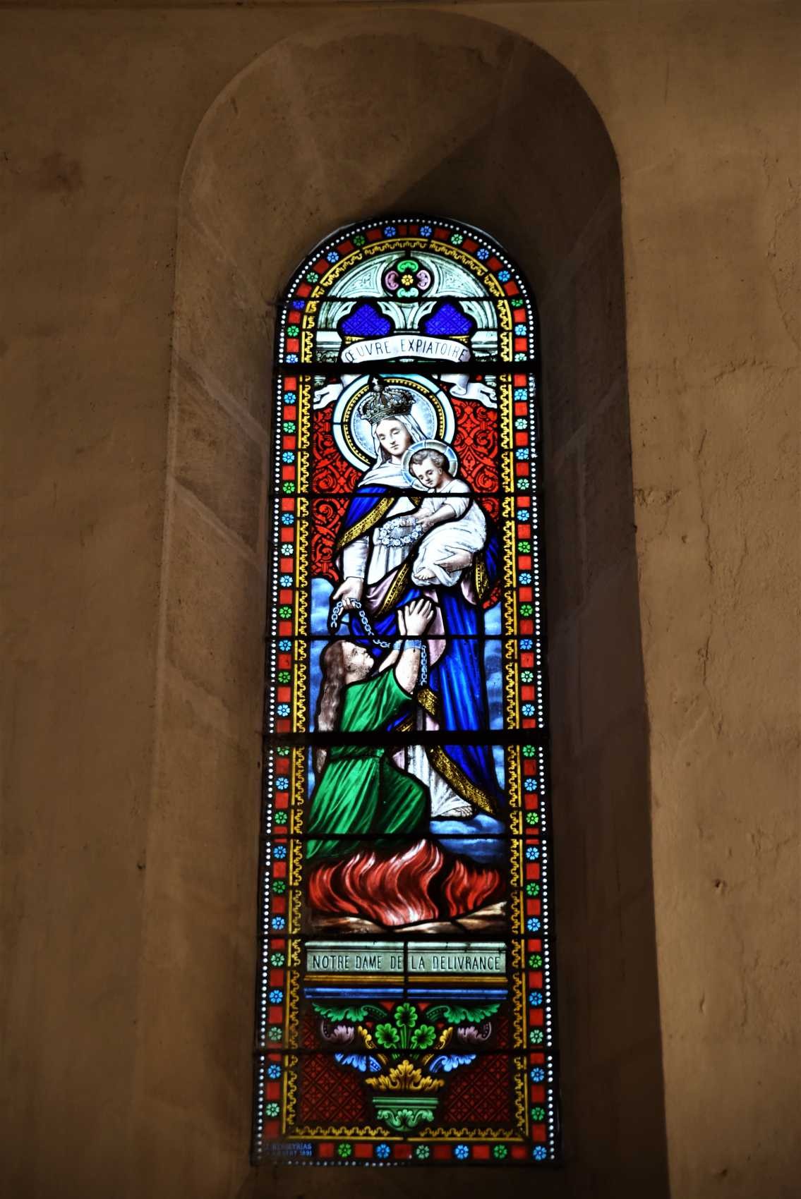 Vitrail de la nef :  Notre Dame de la Délivrance