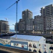 A droite le Renzo en construction vu depuis l'hôtel Fairmont Monte-Carlo