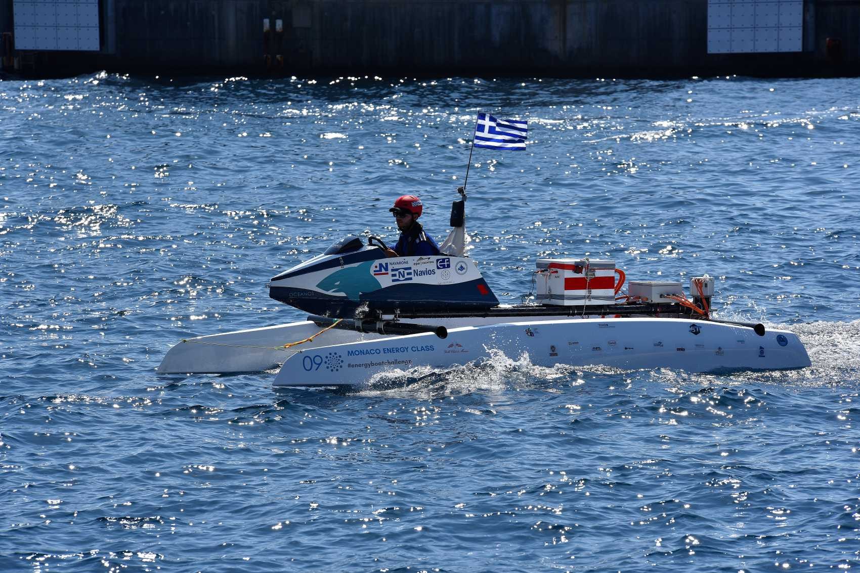 Oceanos de l'équipe grecque navigue  vers le parcours d'endurance