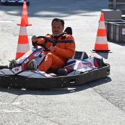 Le karting simule une F1 sur le circuit. Les stagiaires doivent être prudents