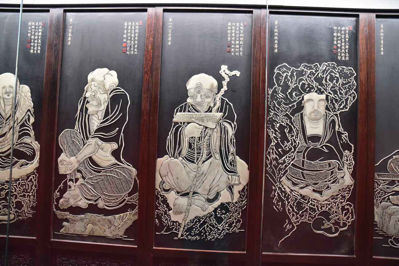 ...à celles peintes par Ding Guanpeng (1708-1771)