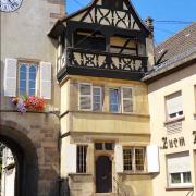 A côté de la tour de l'horloge une maison du XVI° siècle