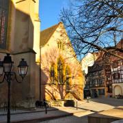 ...à droite une petite chapelle qui abrite la sachristie