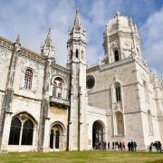 A droite l'église Santa Maria de Belém et le clocher-dôme