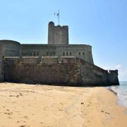 ...a été bâti au XI° siécle sur un promontoire rocheux