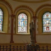 Absidiole nord, la chapelle des fonts baptismaux et ses vitraux...