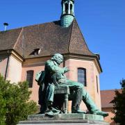 Sculpture d'Adolph Hirn né à Logelbach près Colmar, devant l'église St Pierre, ...