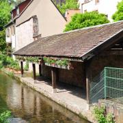 Ancien lavoir le long de la rivière Weiss