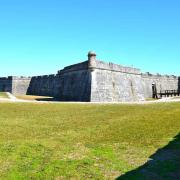 ...après plusieurs incendies, il fut décidé de construire le fort St Marcos)