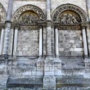 Arcades aveugles du côté droit de la façade du rez-de-chaussée