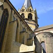 Au XIIIème siècle, la croisée du transept fut couverte...