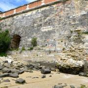 ...avec, à gauche, un accès à la mer