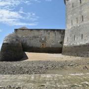 ...une batterie semi-circulaire qui croise ses tirs avec la Citadelle d'Oléron