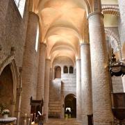 Bas côté sud , au fond la chapelle haute St Michel