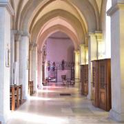 Bas-côté sud, au fond une chapelle baignant dans une belle lumière...