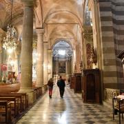 Bas-côté ouest, au fond la chapelle Sainte Dévote