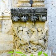 Base de colonne sculptée