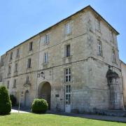 Belle batisse du parc André Maudet, ancien maire de Saintes