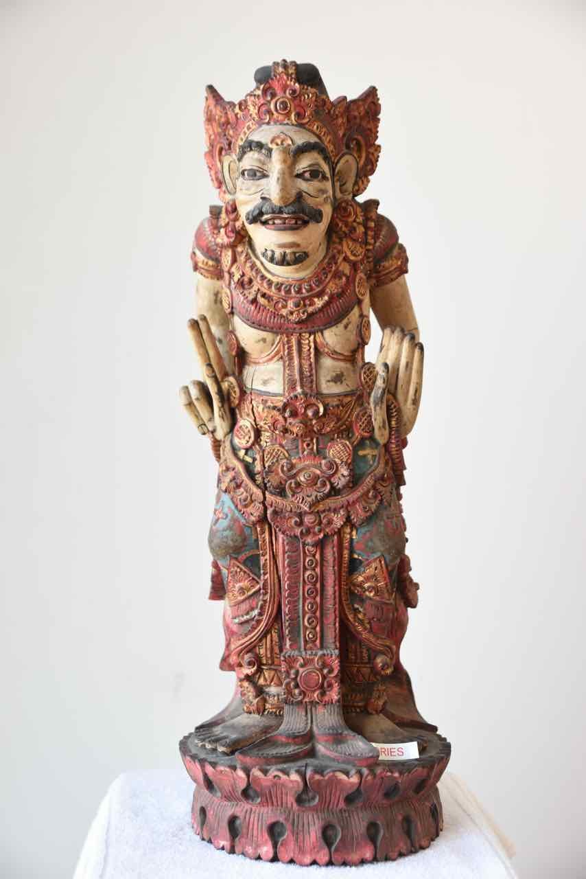 Bodhisattva désigne un bouddha avant que celui-ci ait atteint l'éveil