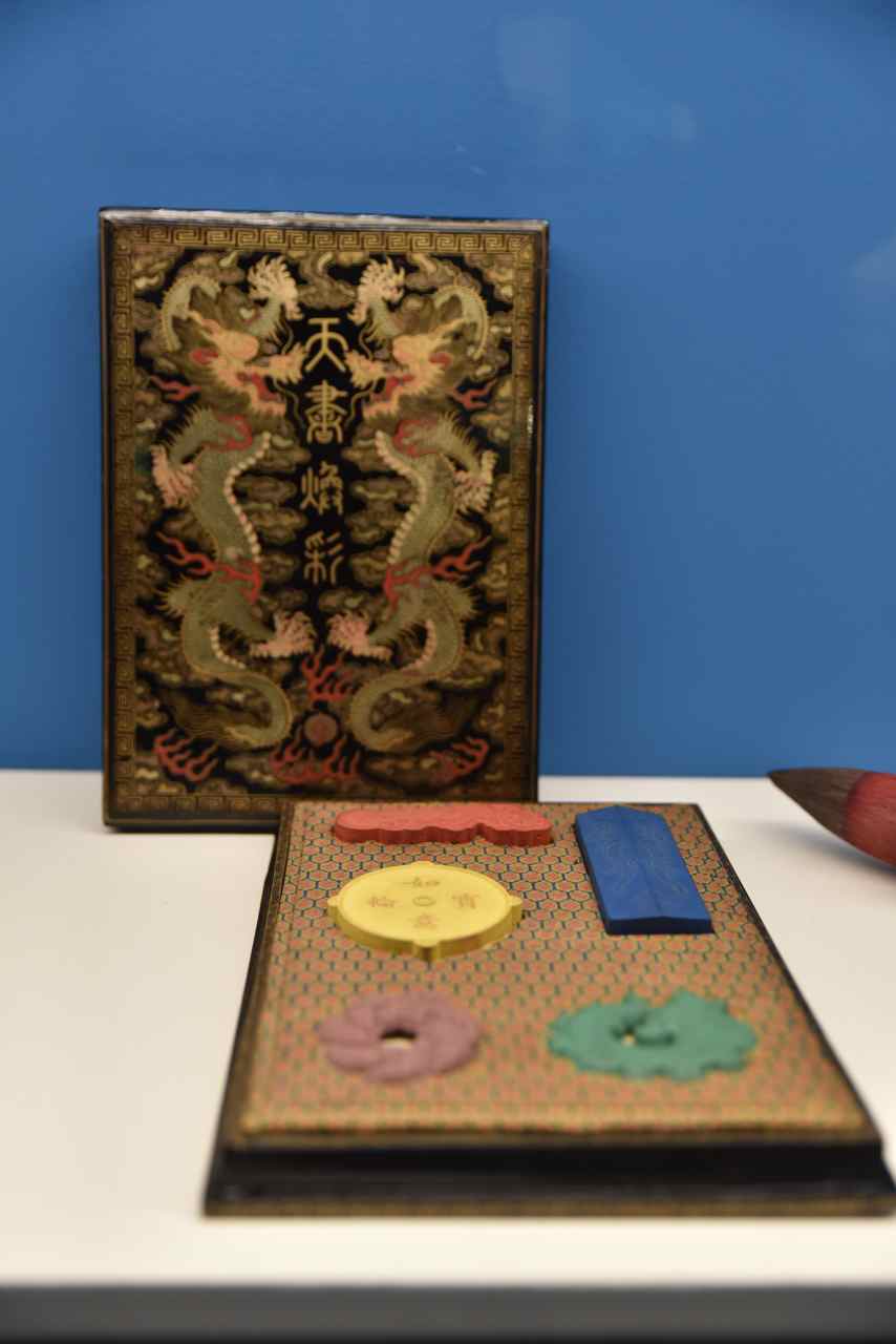 Boîte de cinq gâteaux d'encre colorée. Dynastie Qing, période Qianlong(1736-1795)