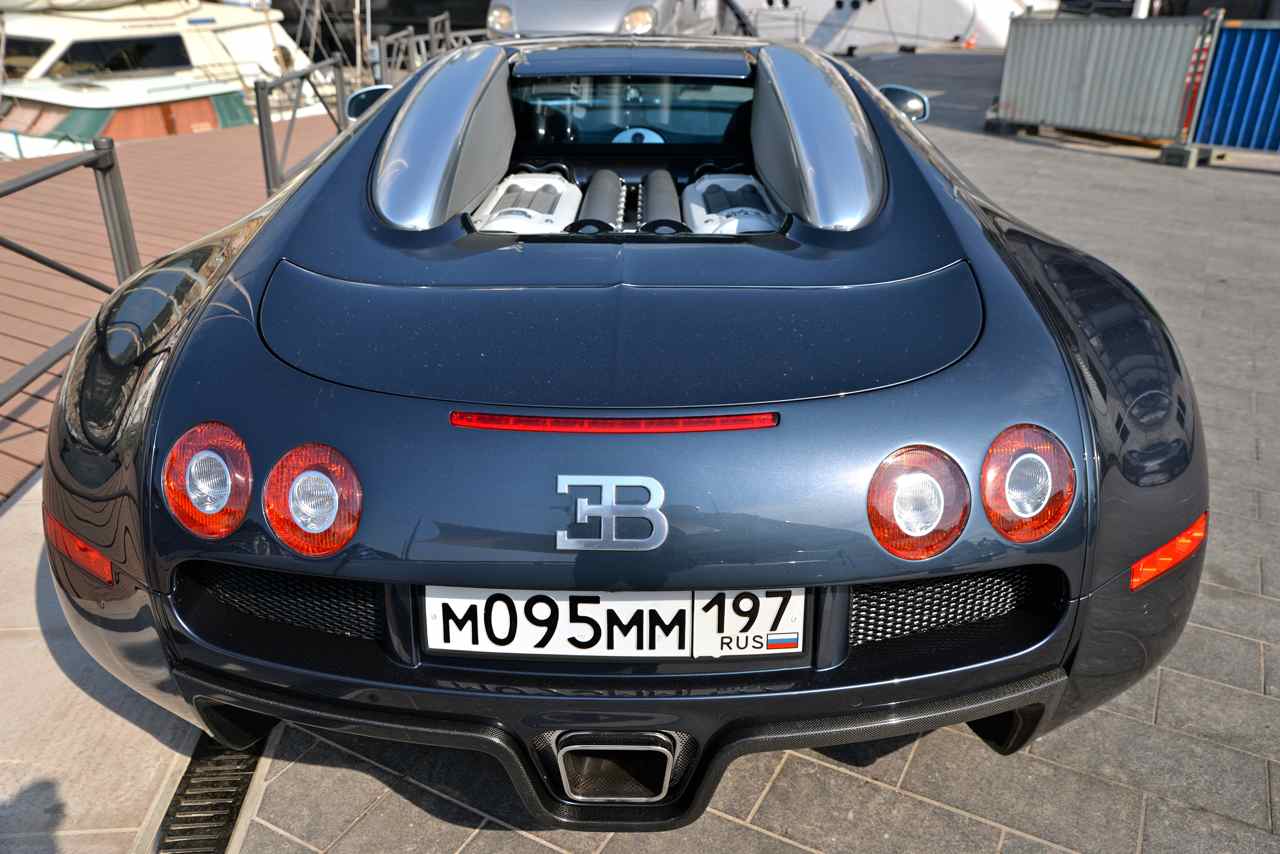 Bugatti Vitesse bridée à 407 km/h,  0 à 100km/h départ arrêté en 2,7 s
