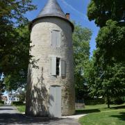 ... car Hélène était une célèbre muse de Pierre de Ronsard