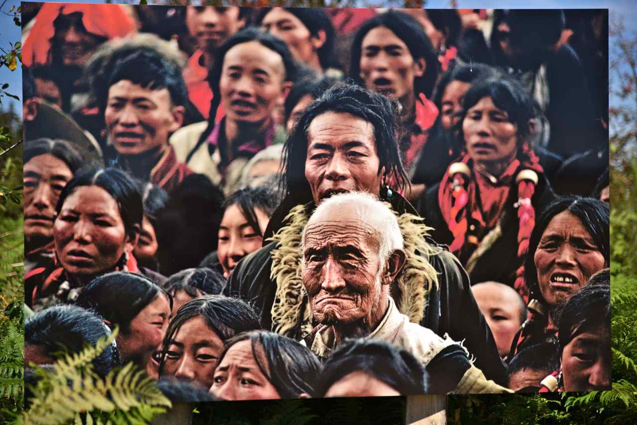 Ce homme du Kham, Tibet oriental, exprime le courage et la bonté d'un peuple insoumis