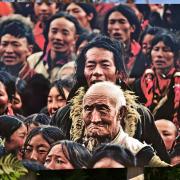 Ce homme du Kham, Tibet oriental, exprime le courage et la bonté d'un peuple insoumis
