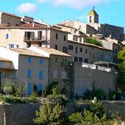 Ce village offre une belle lumière et est très prisé des peintres